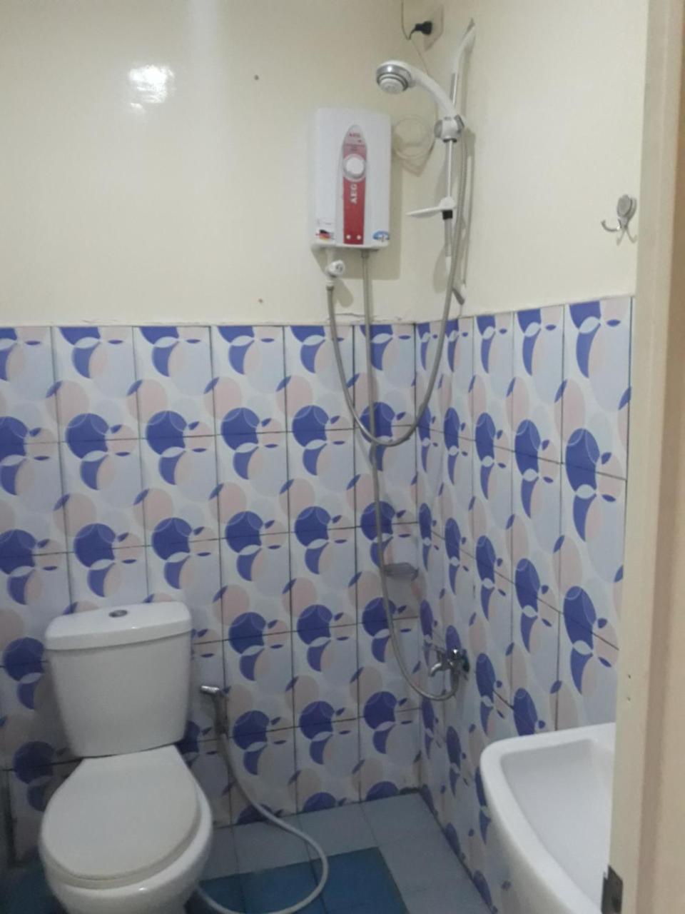 Adrian Travellers Inn إل نيدو المظهر الخارجي الصورة