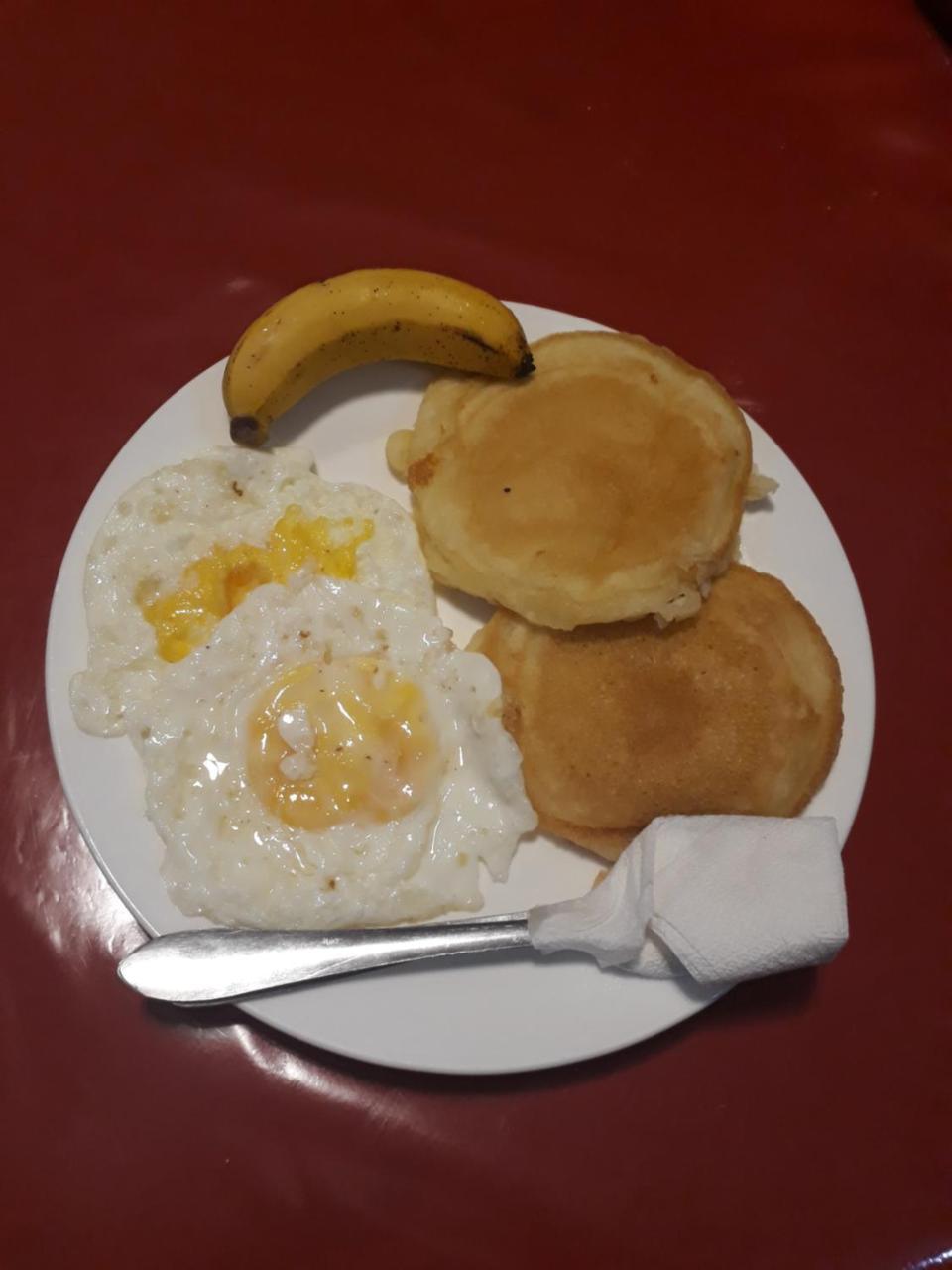 Adrian Travellers Inn إل نيدو المظهر الخارجي الصورة